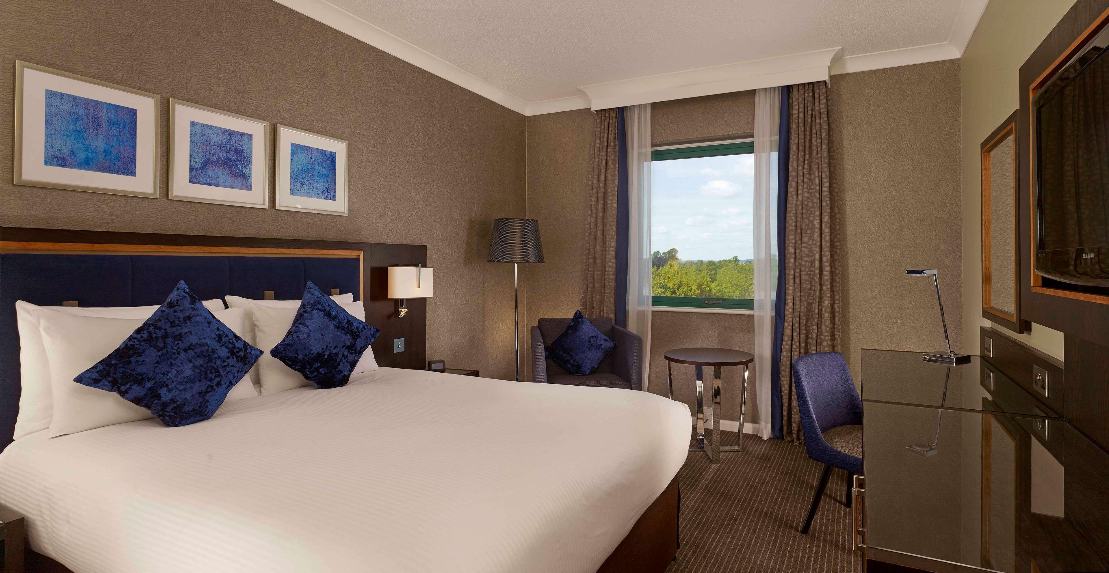 Doubletree By Hilton Woking Otel Dış mekan fotoğraf