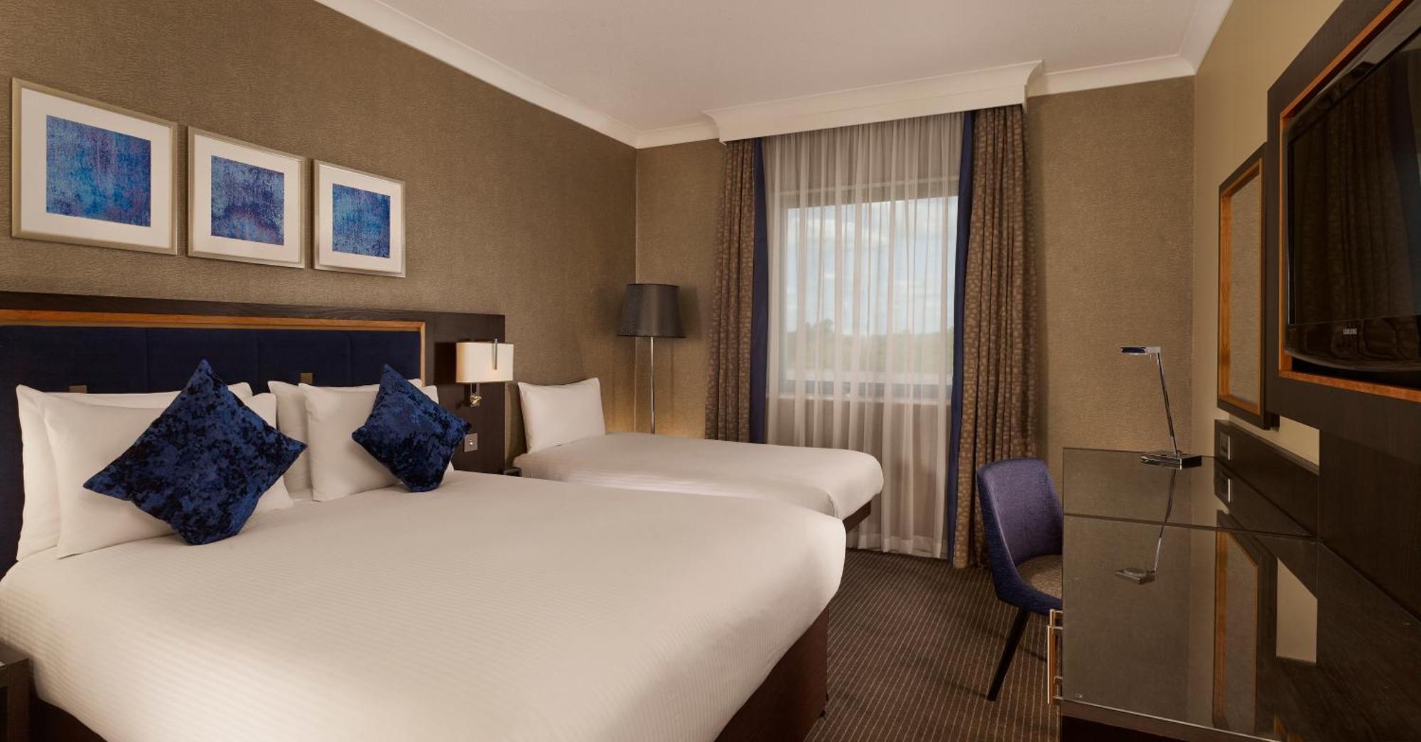 Doubletree By Hilton Woking Otel Dış mekan fotoğraf