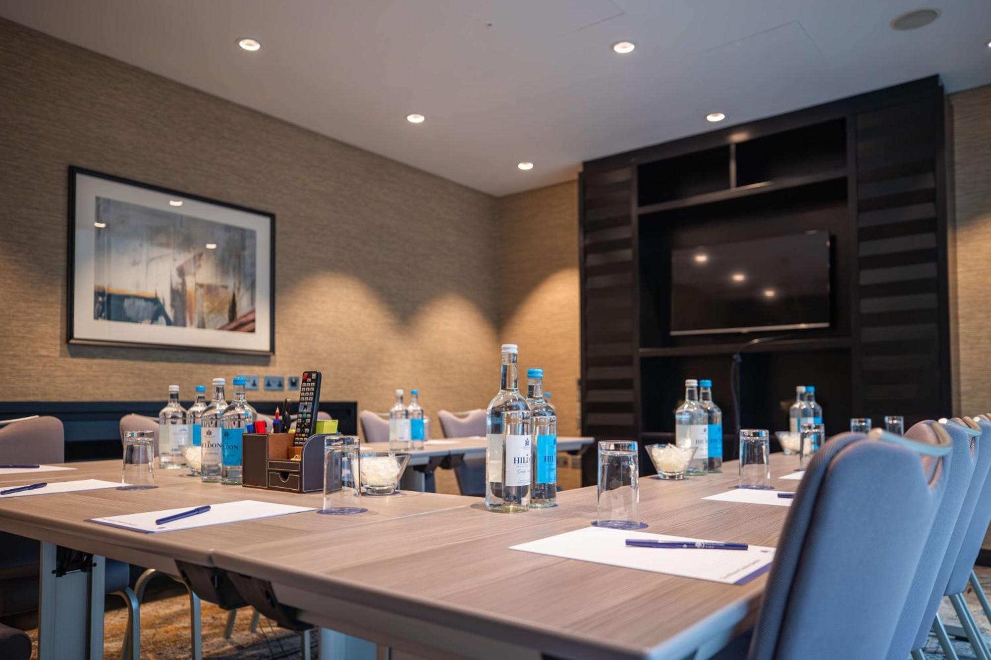 Doubletree By Hilton Woking Otel Dış mekan fotoğraf