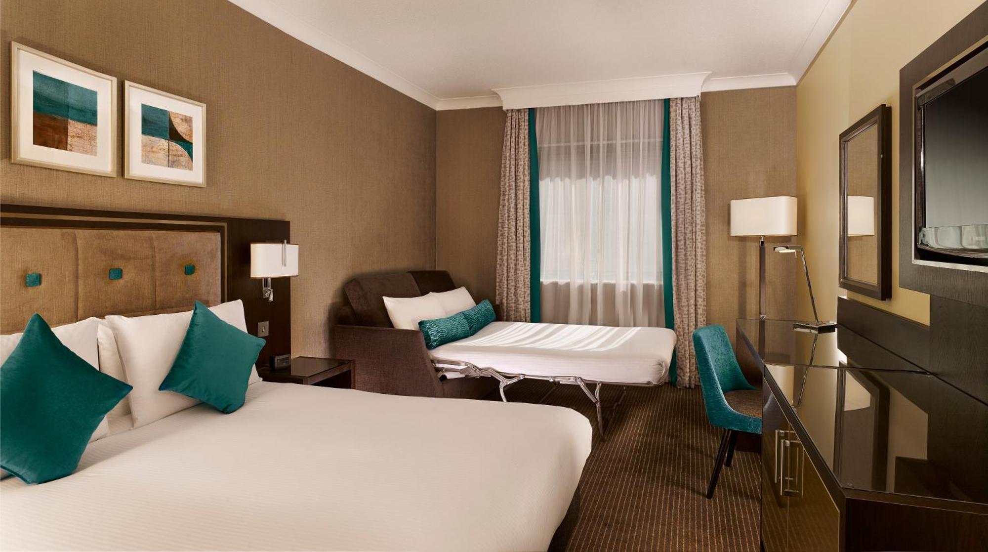 Doubletree By Hilton Woking Otel Dış mekan fotoğraf