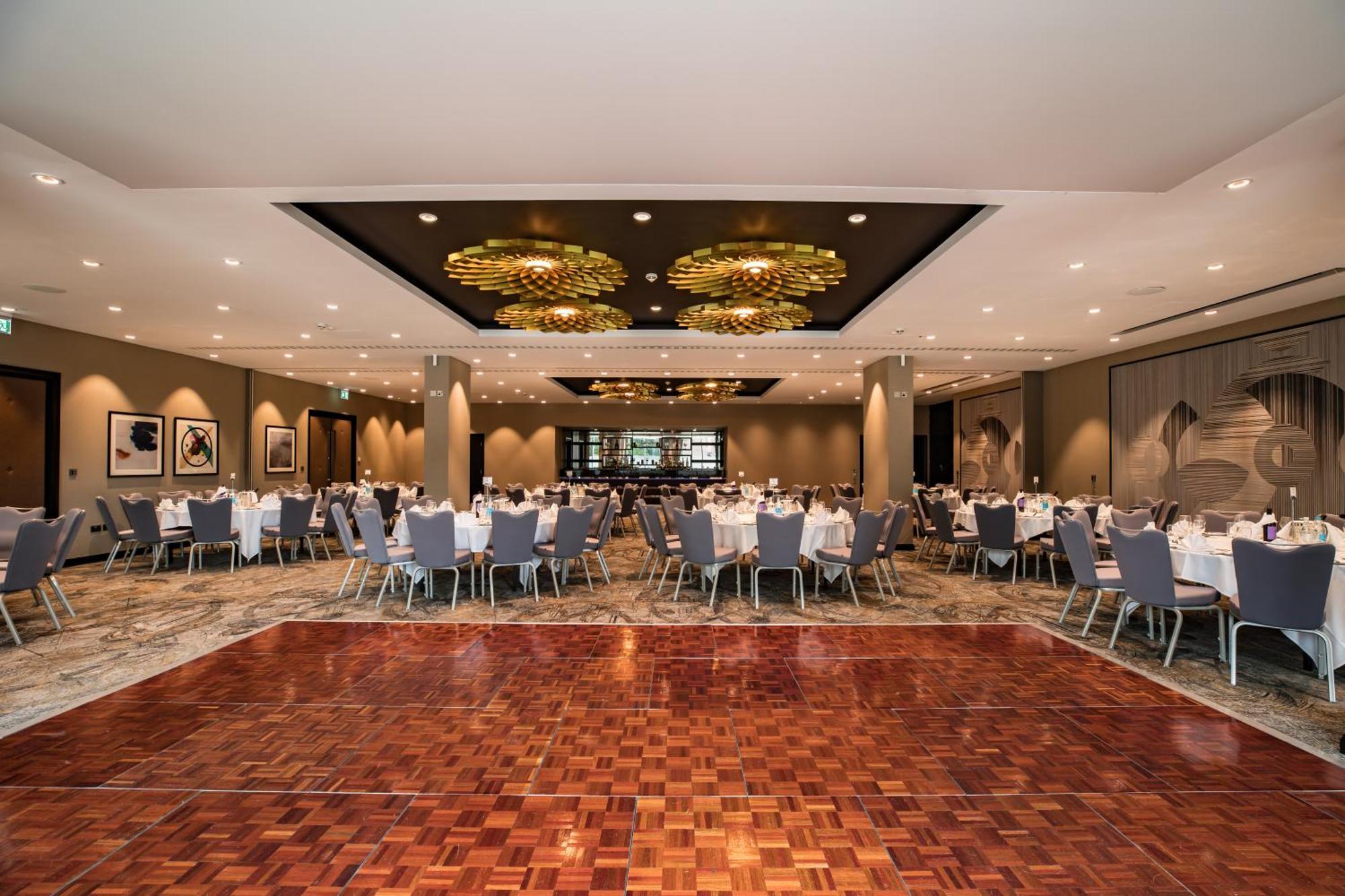 Doubletree By Hilton Woking Otel Dış mekan fotoğraf