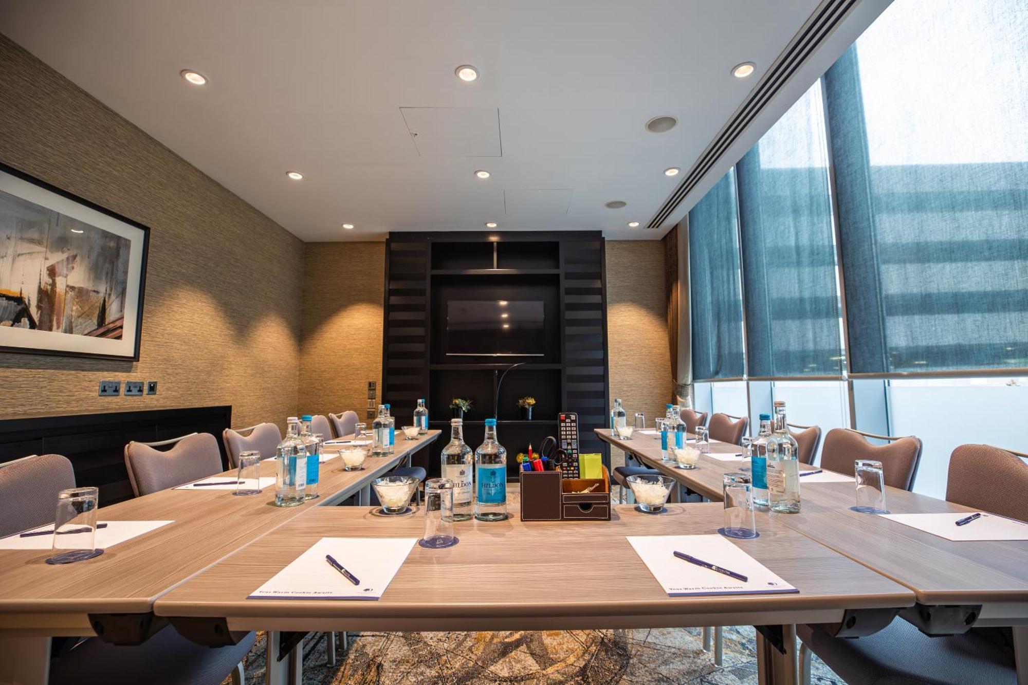Doubletree By Hilton Woking Otel Dış mekan fotoğraf