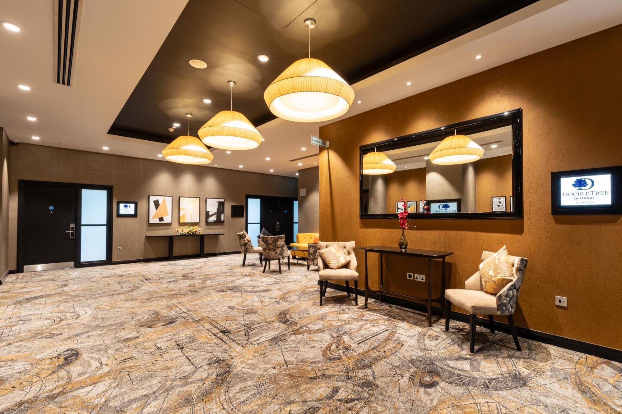 Doubletree By Hilton Woking Otel Dış mekan fotoğraf