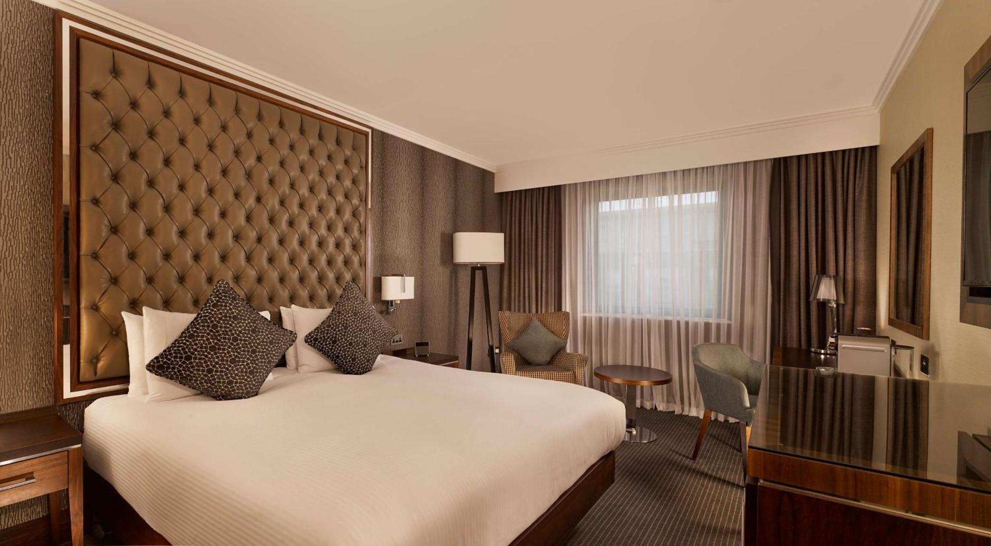 Doubletree By Hilton Woking Otel Dış mekan fotoğraf