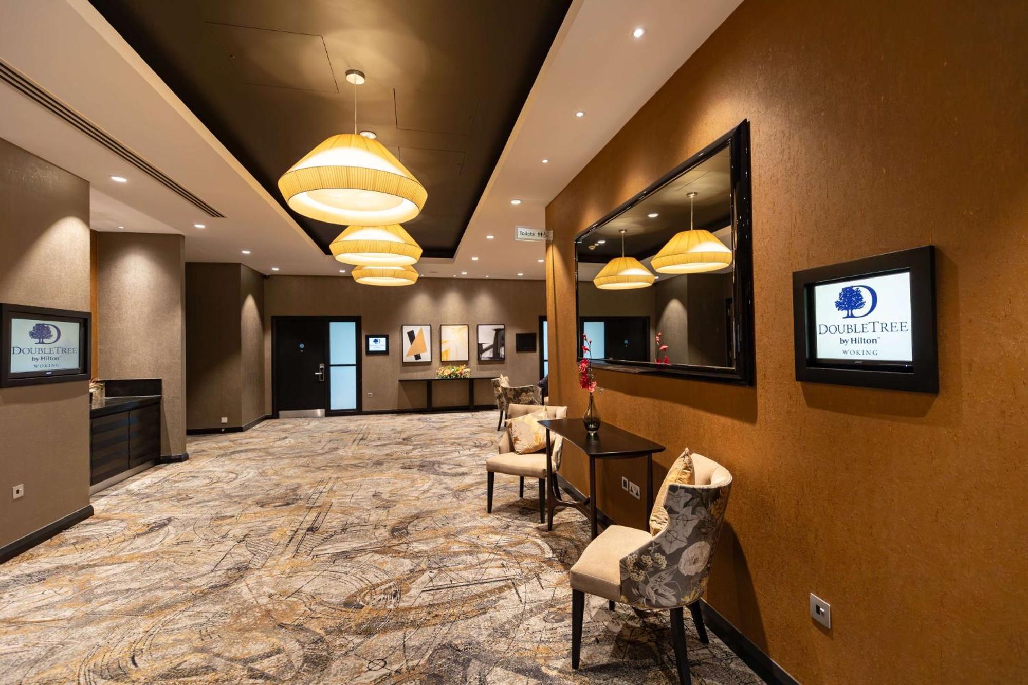 Doubletree By Hilton Woking Otel Dış mekan fotoğraf