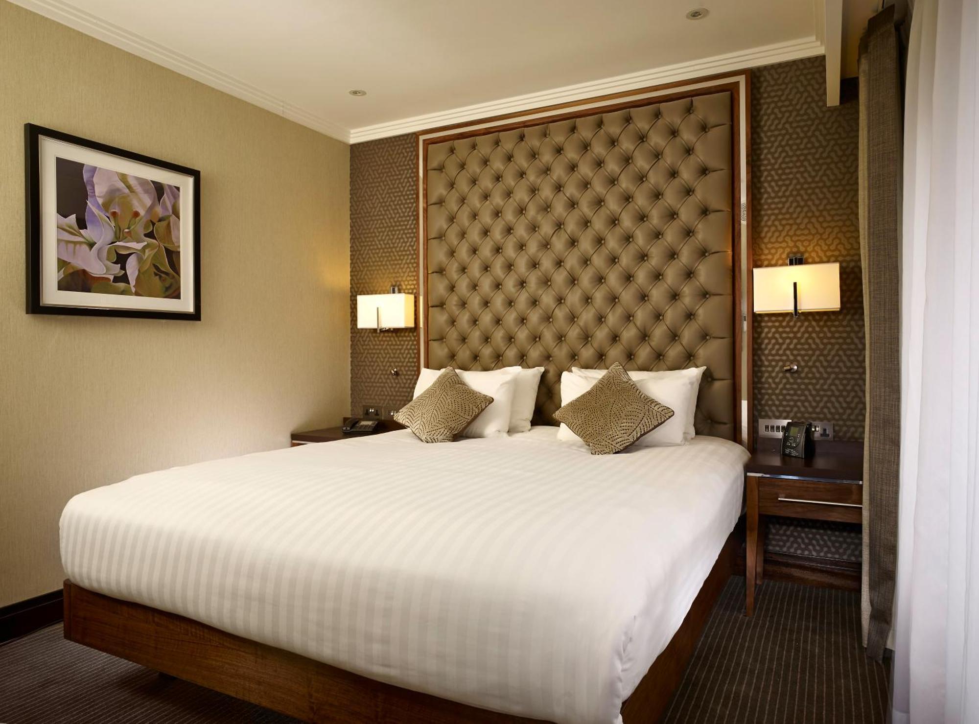 Doubletree By Hilton Woking Otel Dış mekan fotoğraf