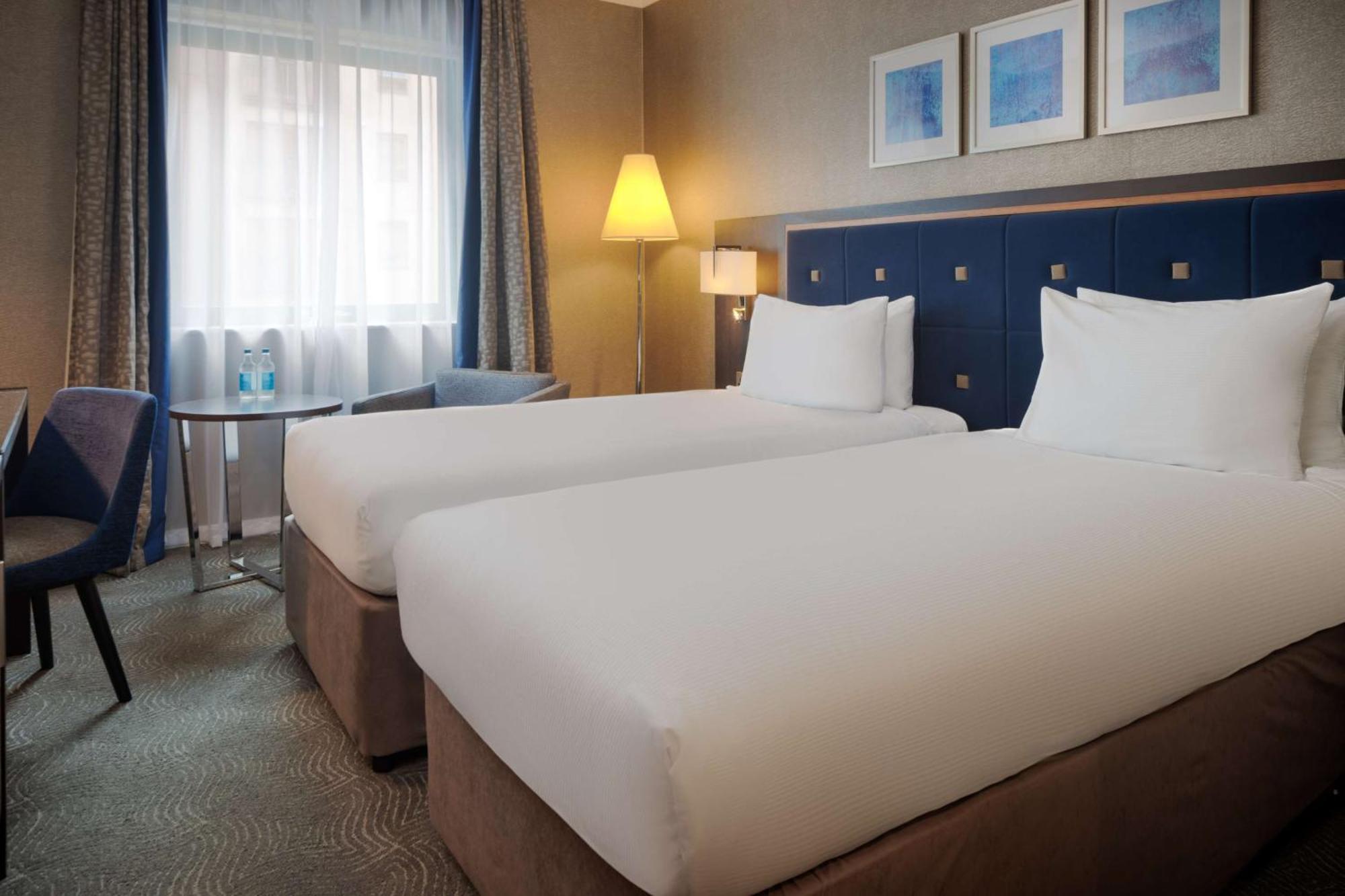 Doubletree By Hilton Woking Otel Dış mekan fotoğraf