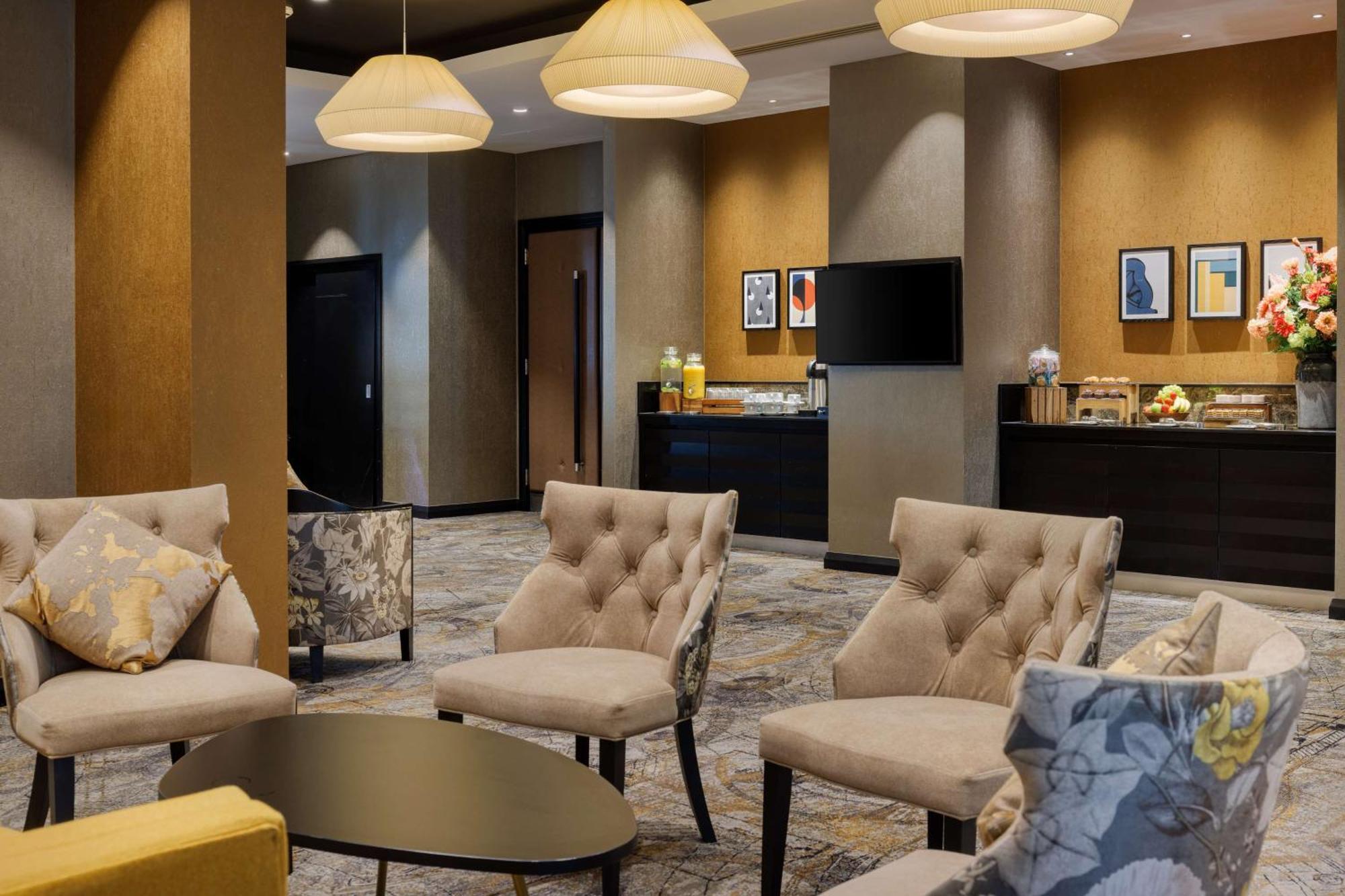 Doubletree By Hilton Woking Otel Dış mekan fotoğraf