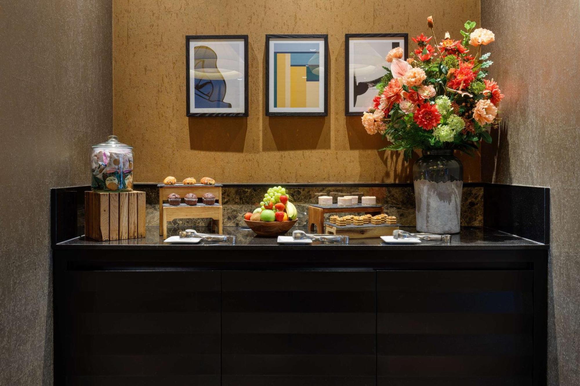 Doubletree By Hilton Woking Otel Dış mekan fotoğraf