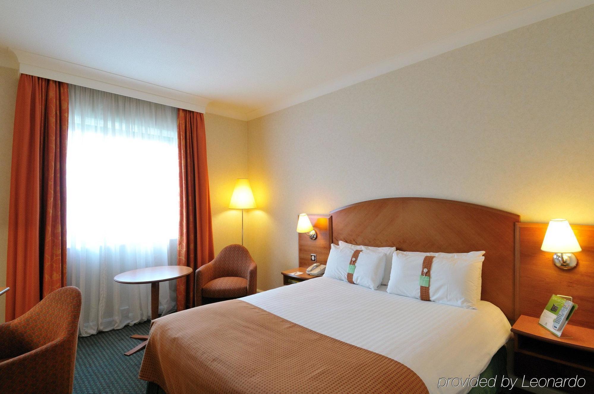 Doubletree By Hilton Woking Otel Dış mekan fotoğraf