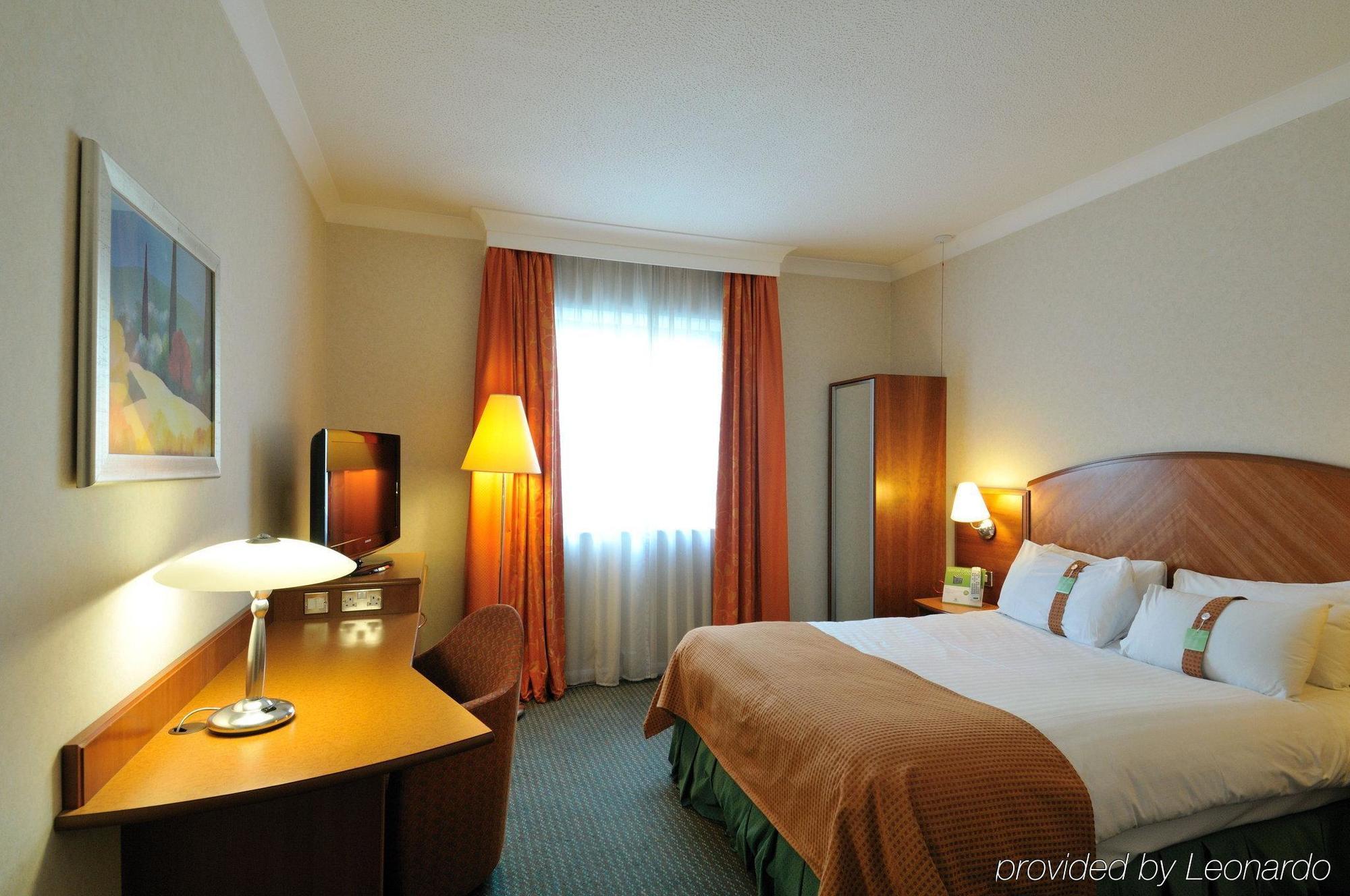 Doubletree By Hilton Woking Otel Dış mekan fotoğraf