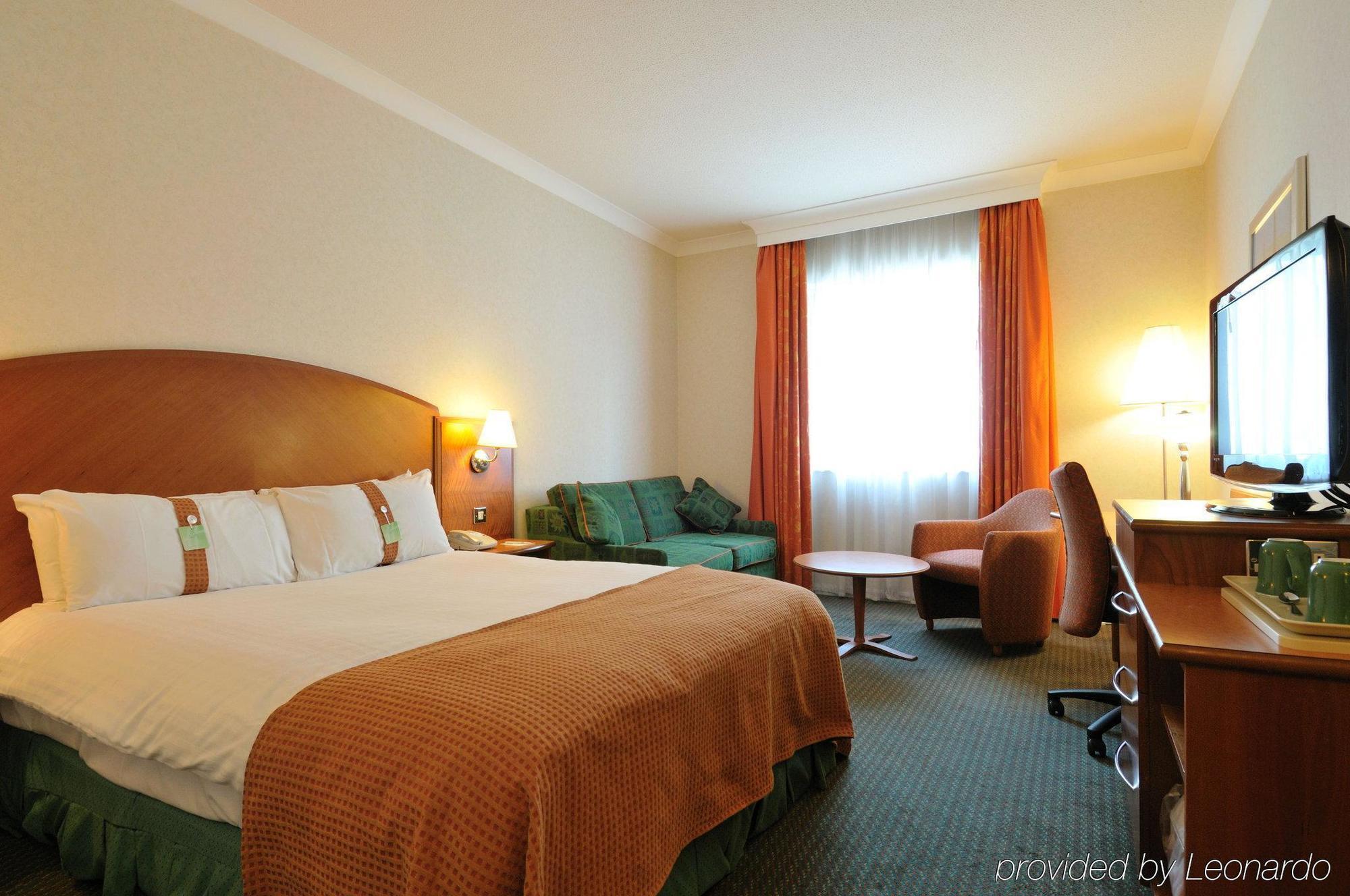Doubletree By Hilton Woking Otel Dış mekan fotoğraf